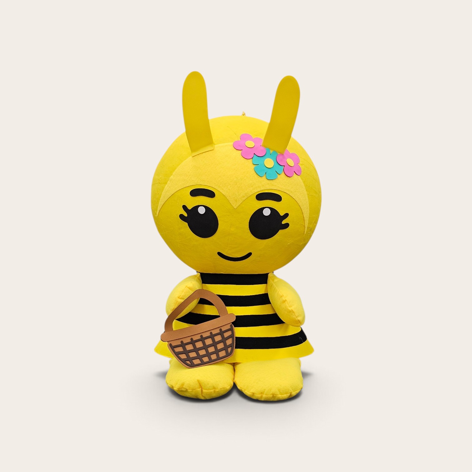 Piñata de Abejita Chiquita — Hecha a mano
